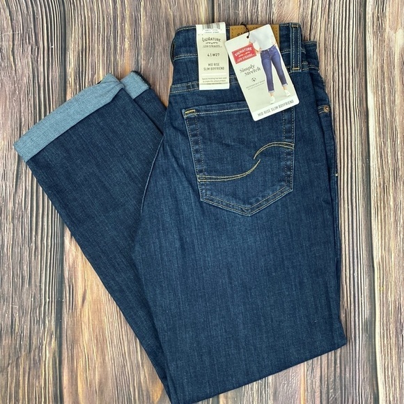 Levi's Denim - NWT Levi’s Mid-Rise Boyfriend Capri Jeans- Size 4/27